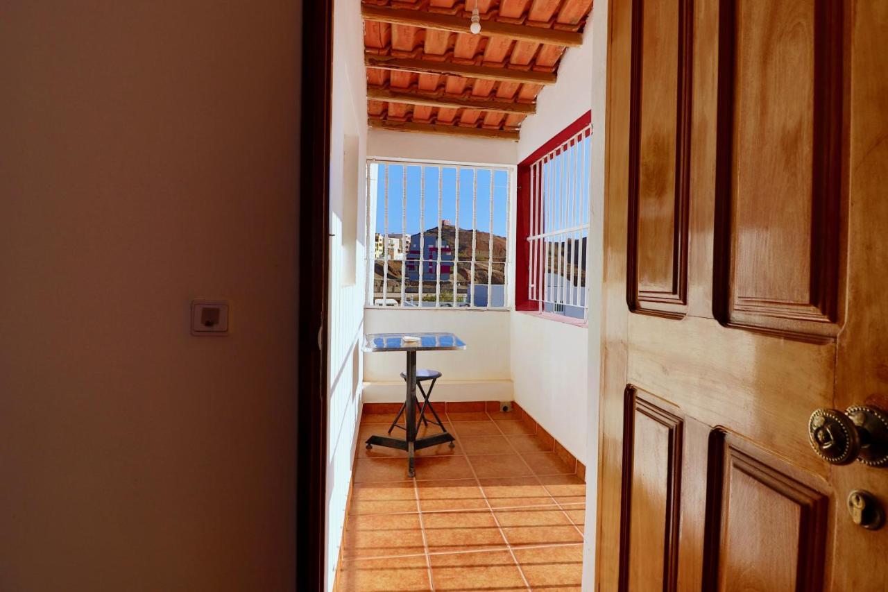 Residencial Che Guevara Bed & Breakfast Mindelo Exterior photo