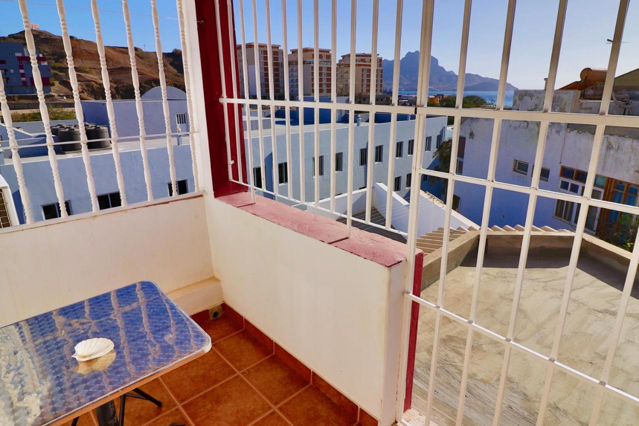 Residencial Che Guevara Bed & Breakfast Mindelo Exterior photo