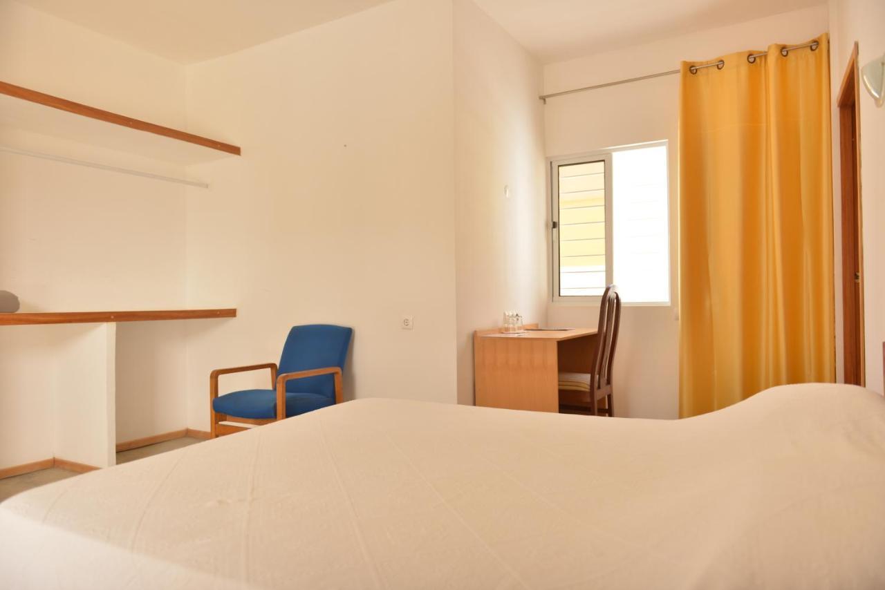Residencial Che Guevara Bed & Breakfast Mindelo Exterior photo