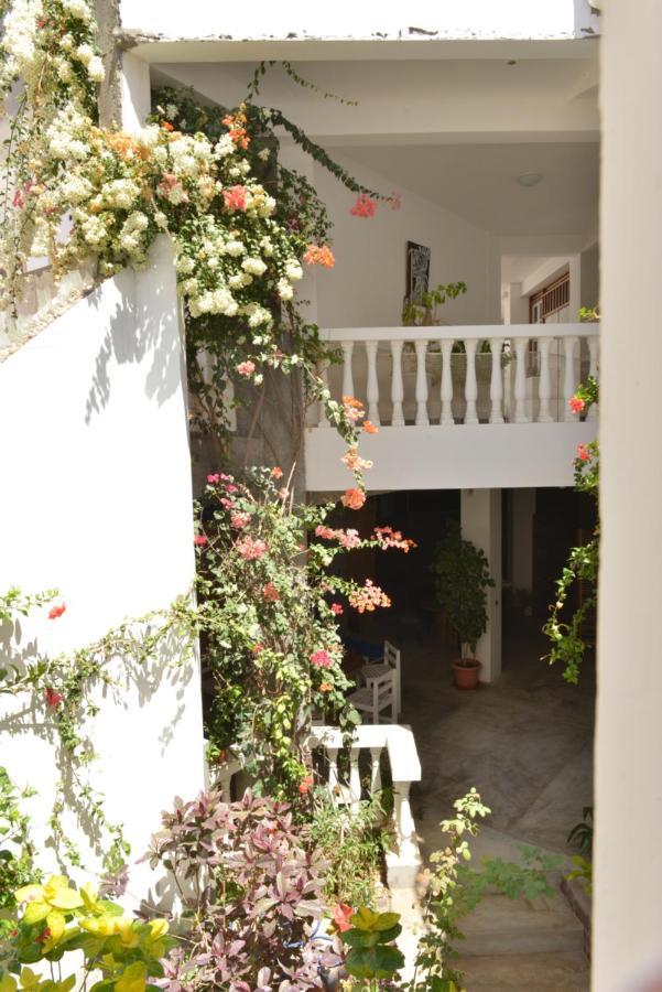 Residencial Che Guevara Bed & Breakfast Mindelo Exterior photo