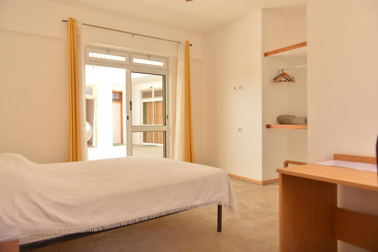 Residencial Che Guevara Bed & Breakfast Mindelo Exterior photo
