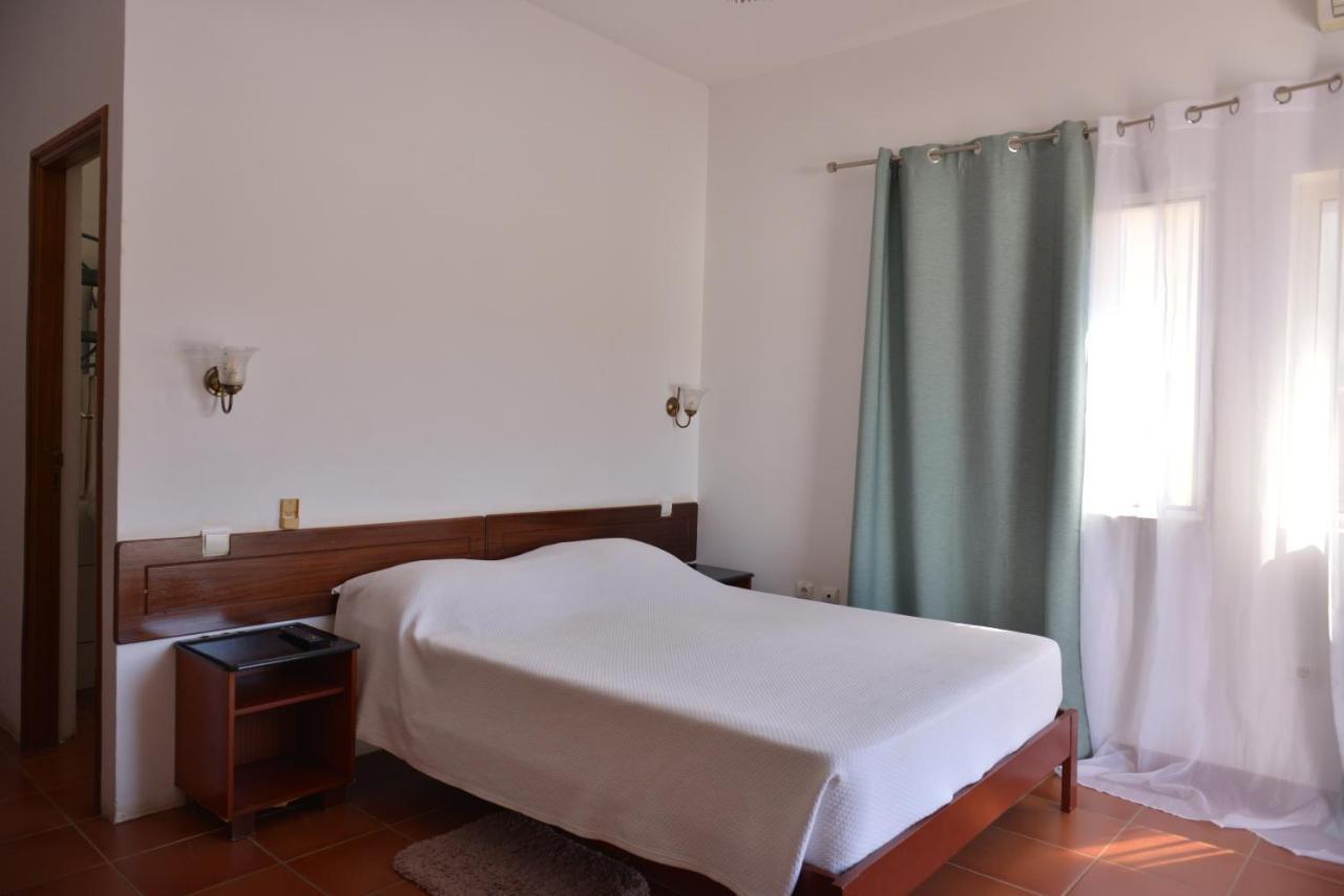 Residencial Che Guevara Bed & Breakfast Mindelo Exterior photo